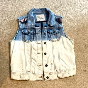 Buckle distressed jean vest